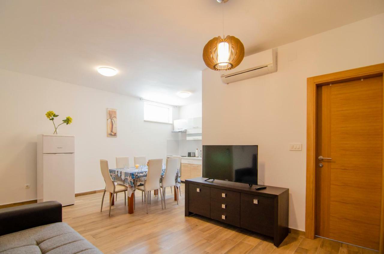 Apartments Sara 2 Bol Zewnętrze zdjęcie